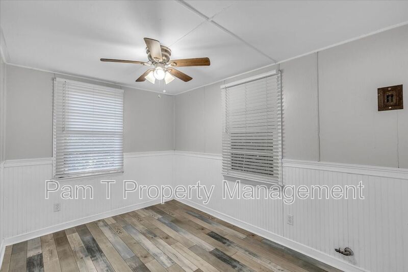 Cozy 1 bedroom/1 bath off of Ferguson property image