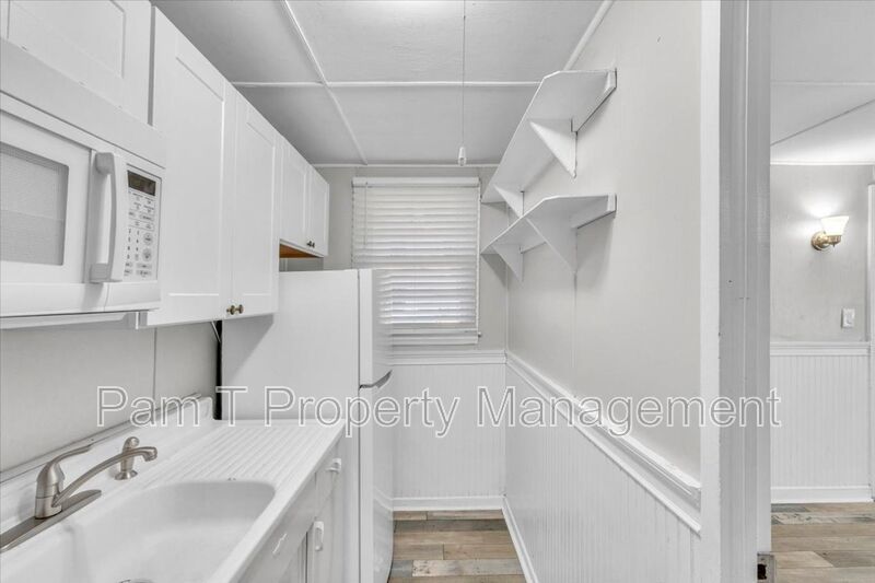 Cozy 1 bedroom/1 bath off of Ferguson property image