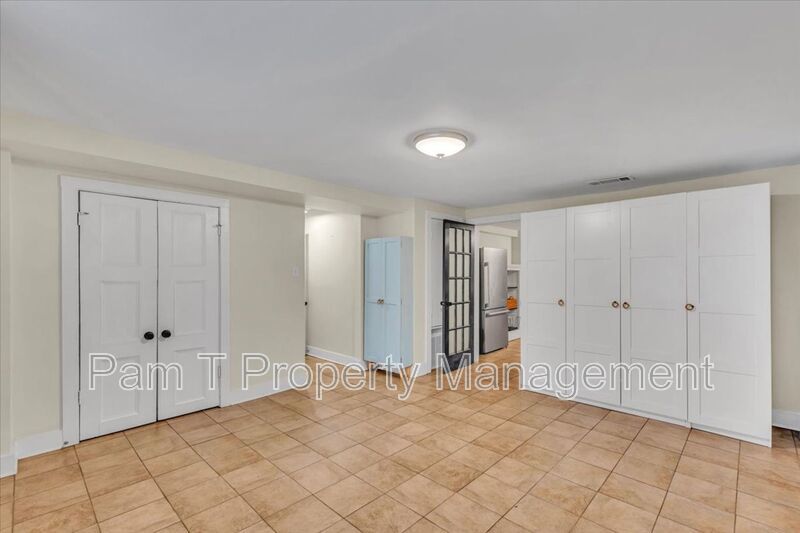 Beautiful one bedroom condo on Pulaski Square property image