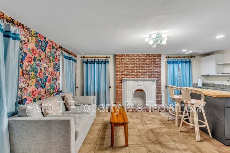 Beautiful one bedroom condo on Pulaski Square property image