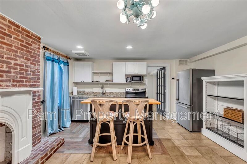 Beautiful one bedroom condo on Pulaski Square property image