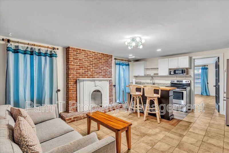 Beautiful one bedroom condo on Pulaski Square property image