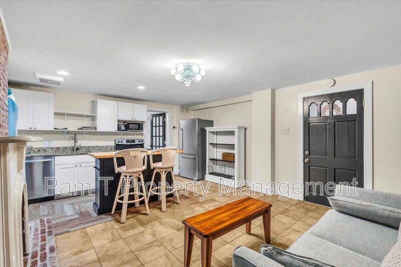 Beautiful one bedroom condo on Pulaski Square property image