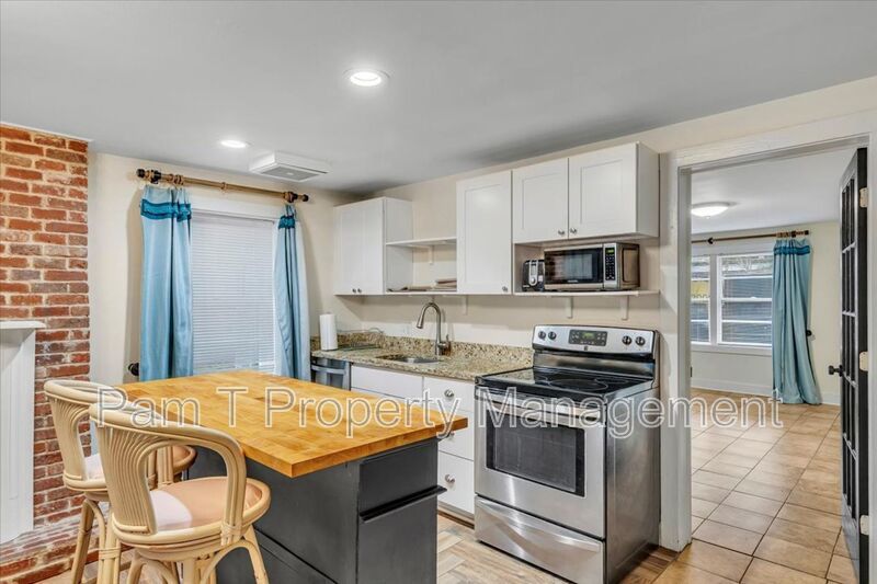 Beautiful one bedroom condo on Pulaski Square property image