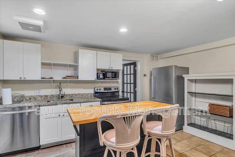 Beautiful one bedroom condo on Pulaski Square property image