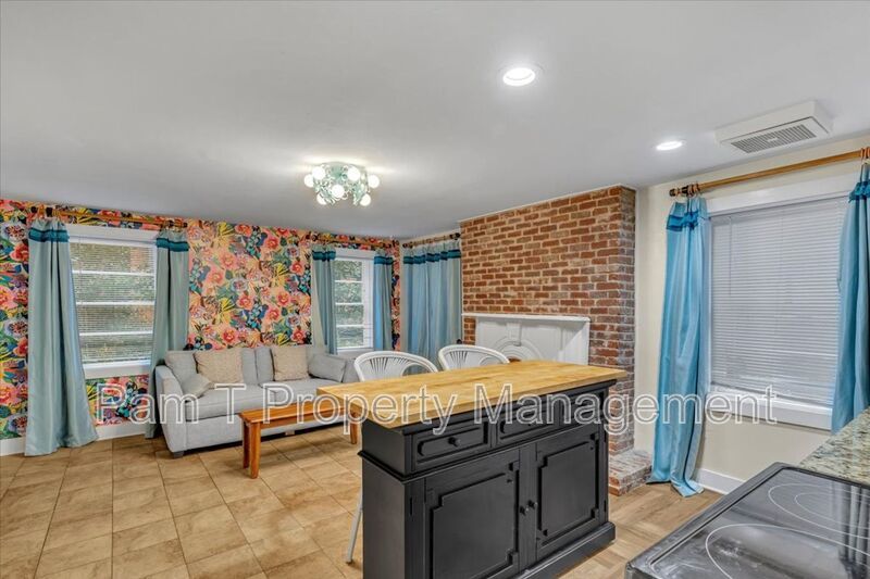 Beautiful one bedroom condo on Pulaski Square property image