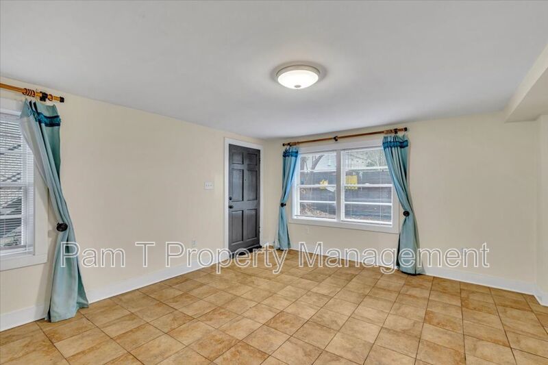 Beautiful one bedroom condo on Pulaski Square property image