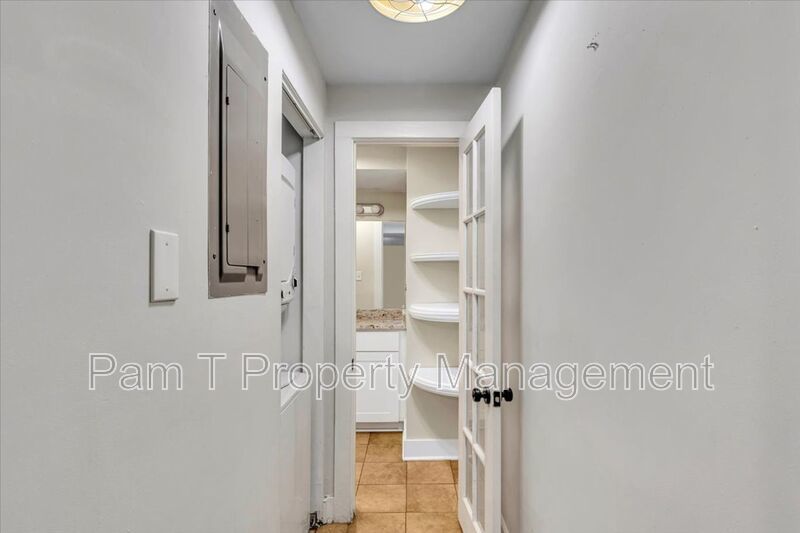 Beautiful one bedroom condo on Pulaski Square property image