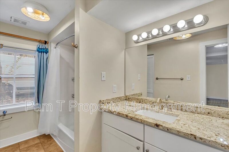 Beautiful one bedroom condo on Pulaski Square property image