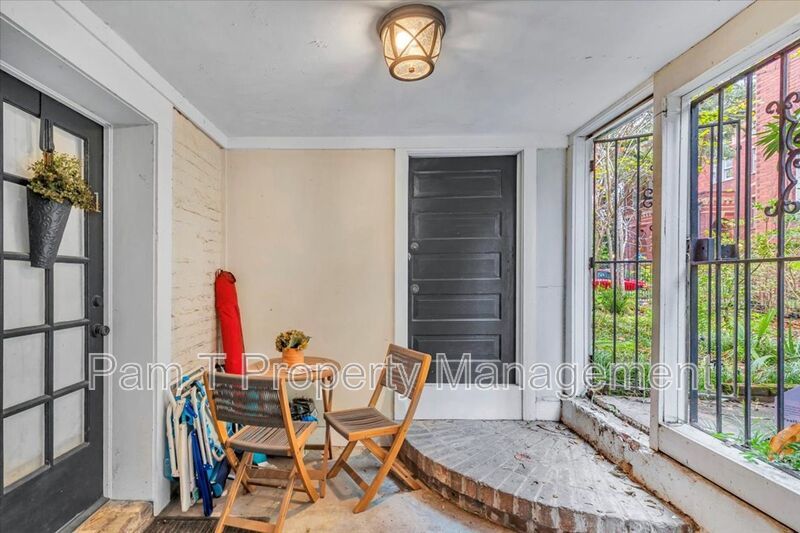 Beautiful one bedroom condo on Pulaski Square property image