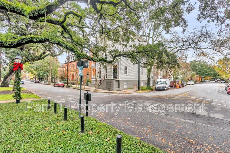 Beautiful one bedroom condo on Pulaski Square property image