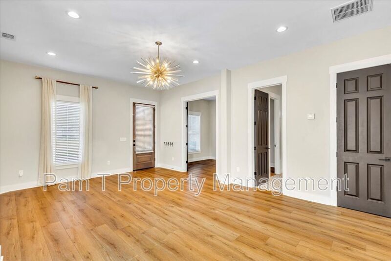 Downtown 4 bedroom home property image