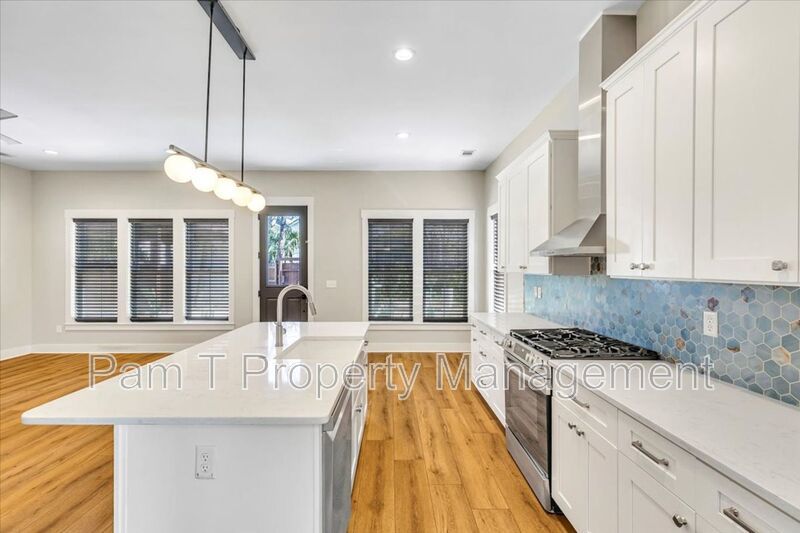 Downtown 4 bedroom home property image