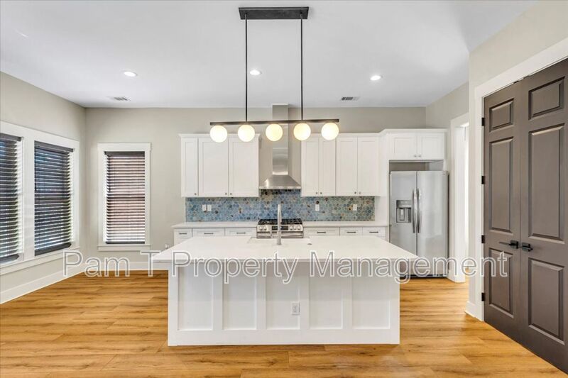 Downtown 4 bedroom home property image