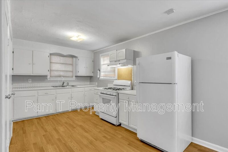 Bright & Freshly Updated 2-Bedroom Upstairs Unit property image