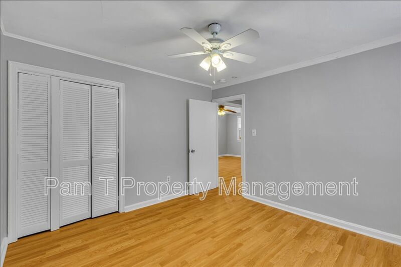 Bright & Freshly Updated 2-Bedroom Upstairs Unit property image