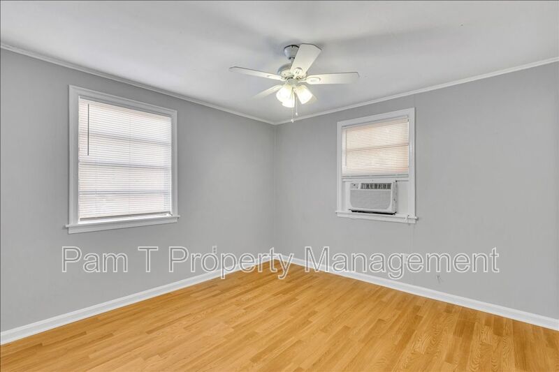 Bright & Freshly Updated 2-Bedroom Upstairs Unit property image