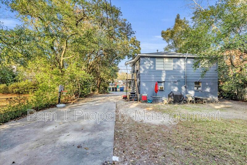 Bright & Freshly Updated 2-Bedroom Upstairs Unit property image