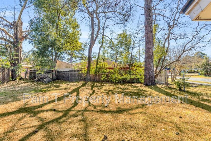 3 bedroom home in Liberty City property image