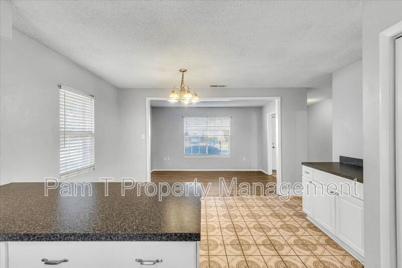 3 bedroom home in Liberty City property image