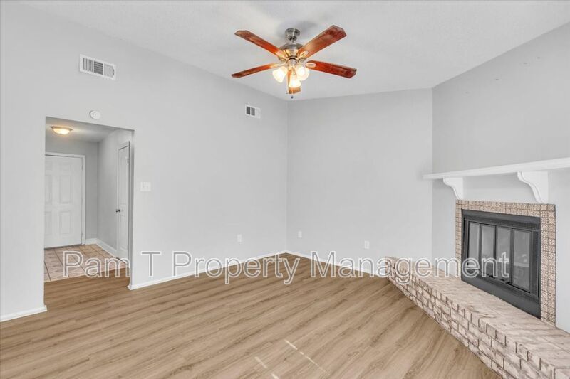 3 bedroom home in Liberty City property image