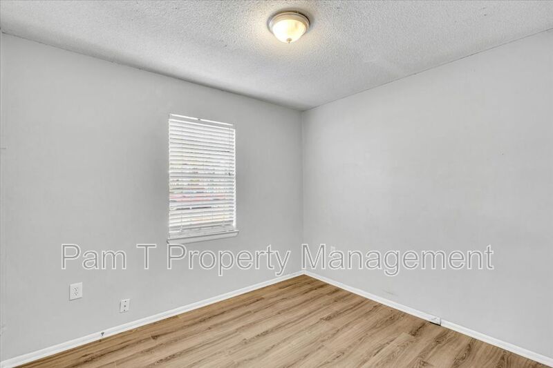 3 bedroom home in Liberty City property image