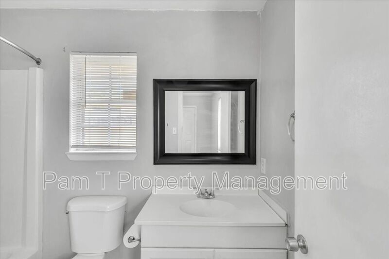 3 bedroom home in Liberty City property image