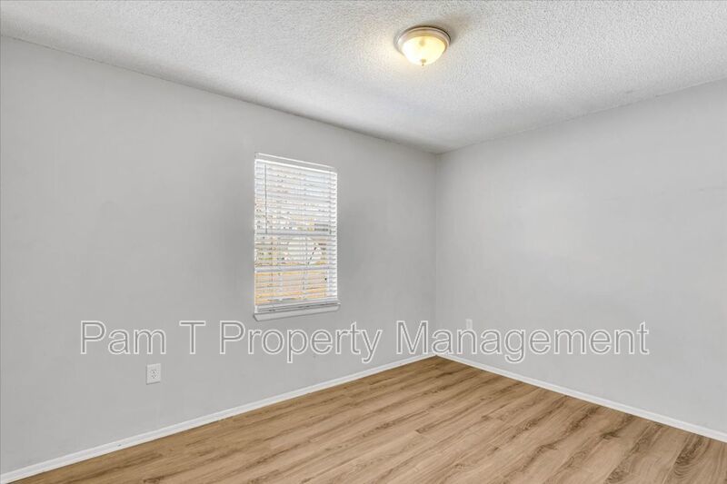 3 bedroom home in Liberty City property image