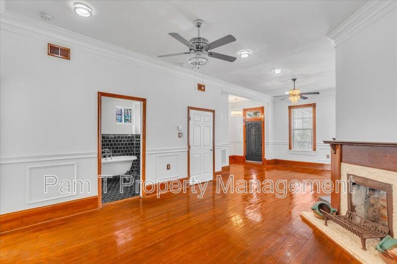 Beautiful 4 bedroom home downtown property image