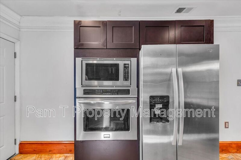 Beautiful 4 bedroom home downtown property image