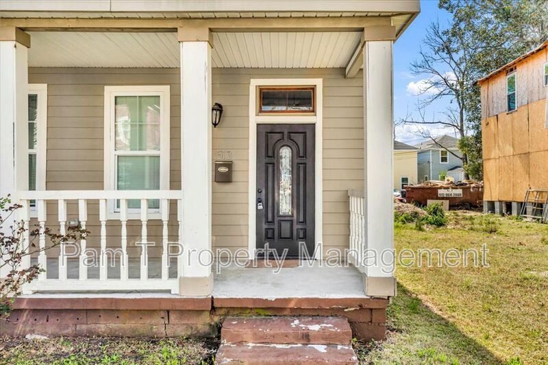 Beautiful 4 bedroom home downtown property image