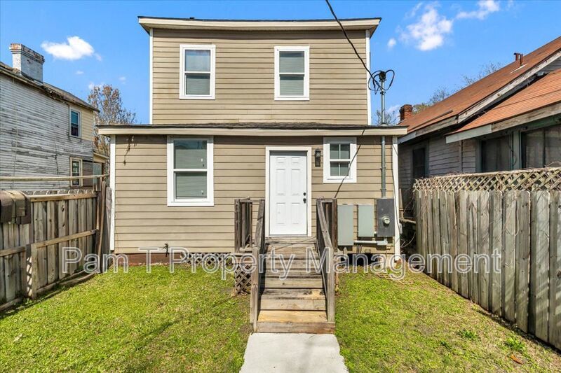 Beautiful 4 bedroom home downtown property image