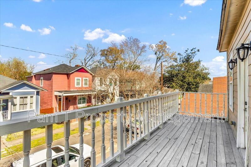 Beautiful 4 bedroom home downtown property image