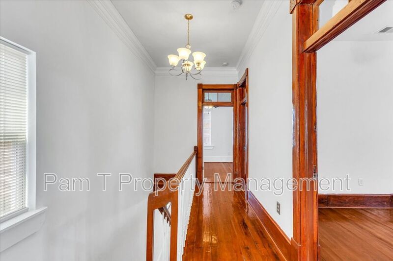 Beautiful 4 bedroom home downtown property image
