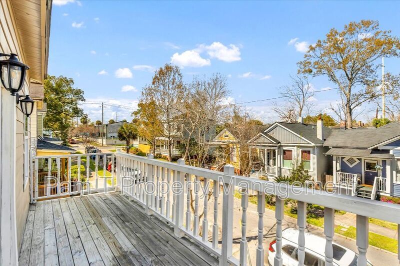 Beautiful 4 bedroom home downtown property image