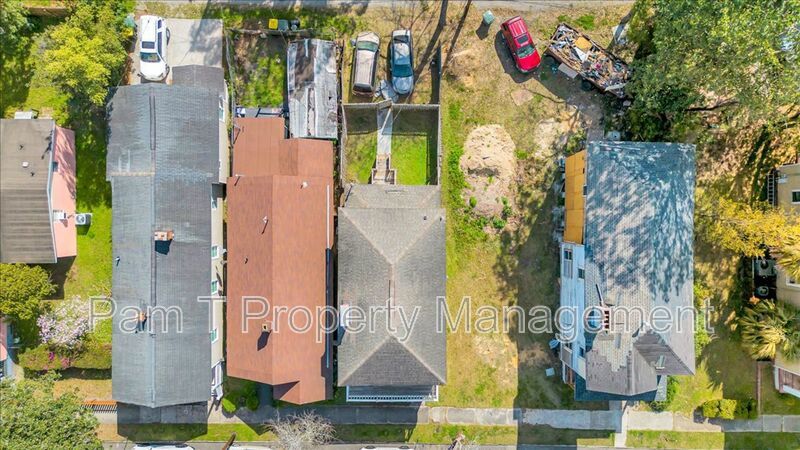 Beautiful 4 bedroom home downtown property image