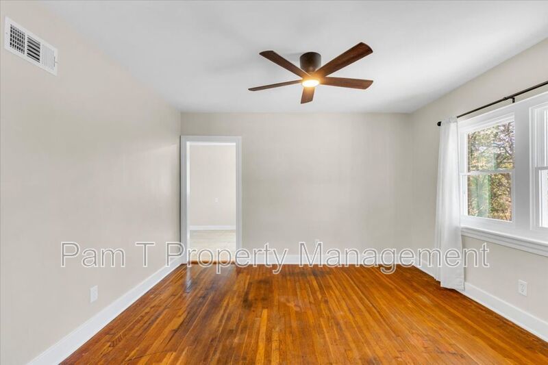 2 bedroom off of Historic Victory Drive and minutes from Daffin Park property image