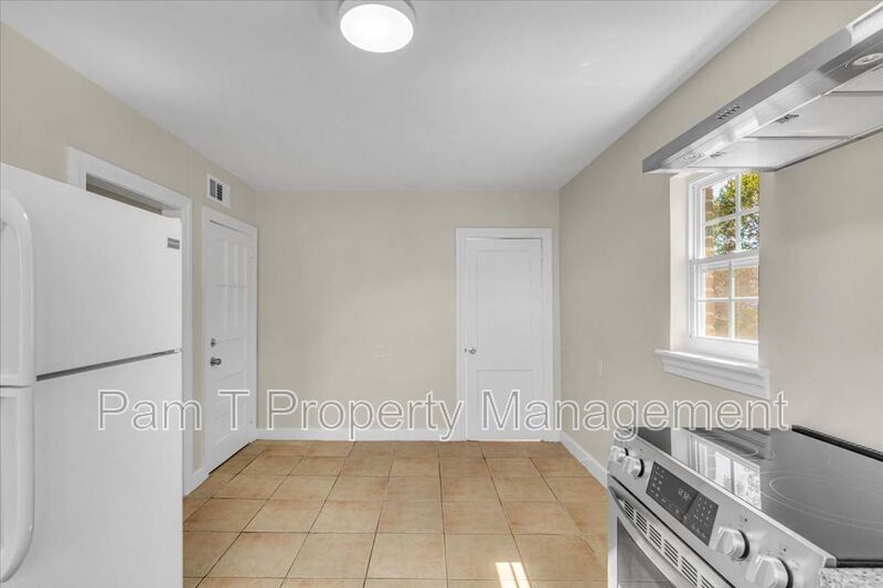 2 bedroom off of Historic Victory Drive and minutes from Daffin Park property image