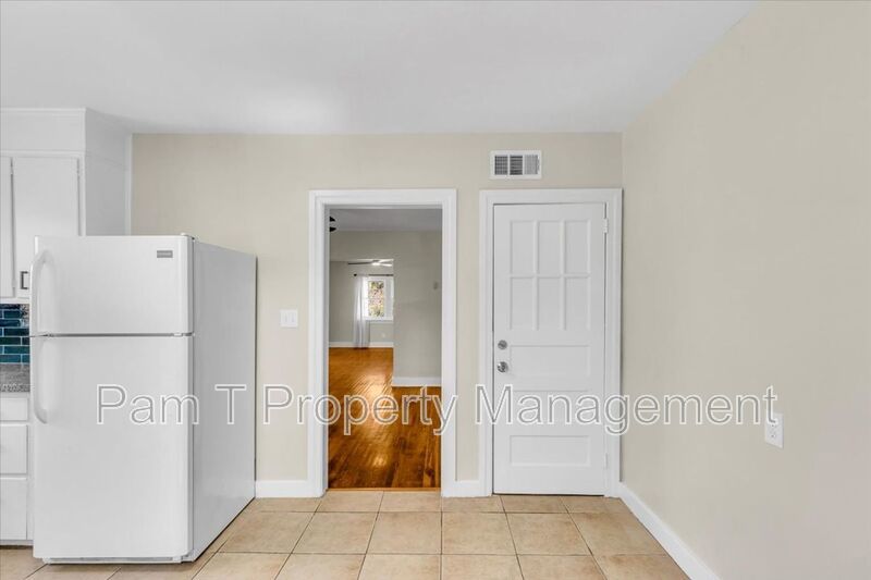 2 bedroom off of Historic Victory Drive and minutes from Daffin Park property image