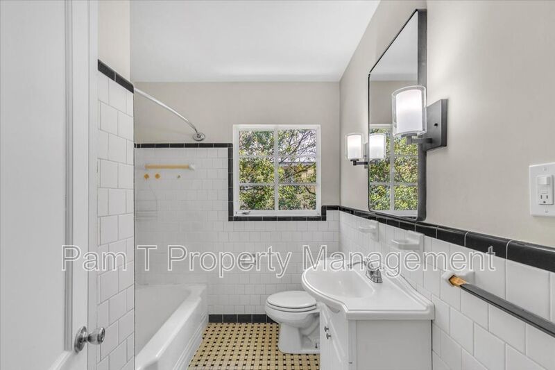 2 bedroom off of Historic Victory Drive and minutes from Daffin Park property image