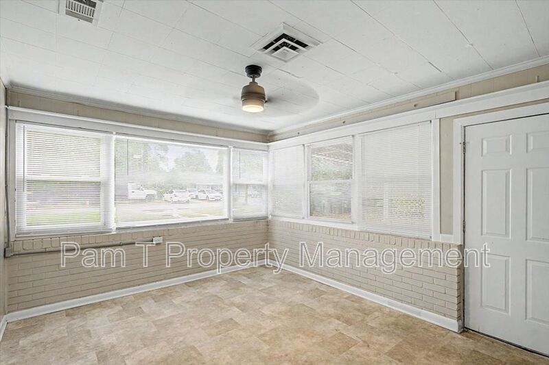 Midtown 3 bedroom home- $250 gift card with approved application property image
