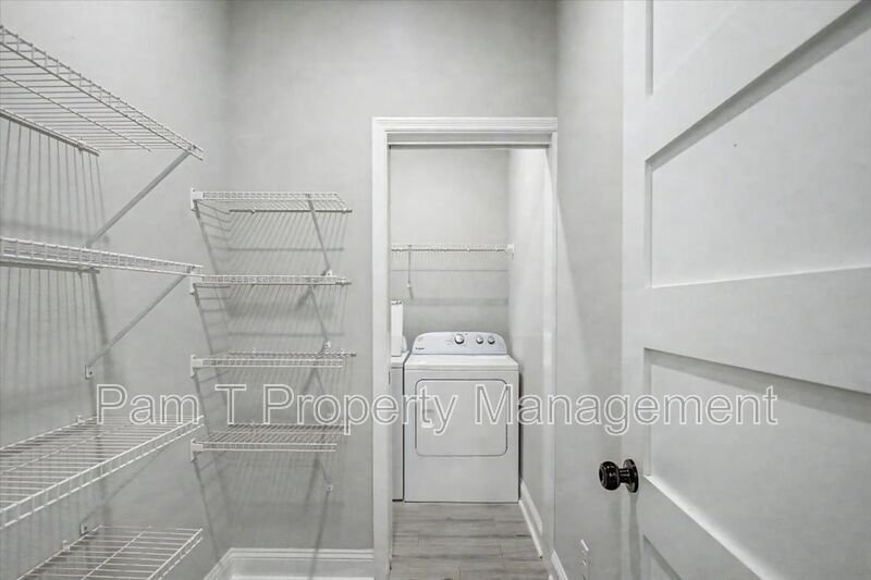 3 bedroom recently built - move in special property image