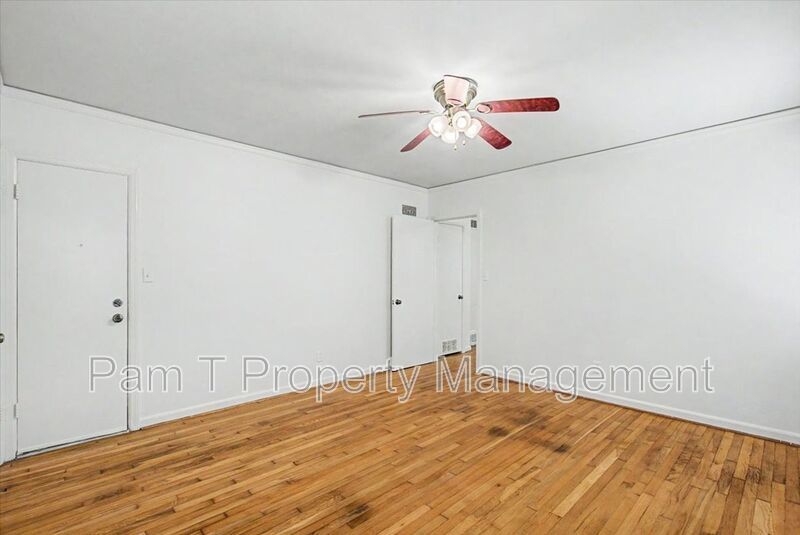 One bedroom by Daffin Park property image