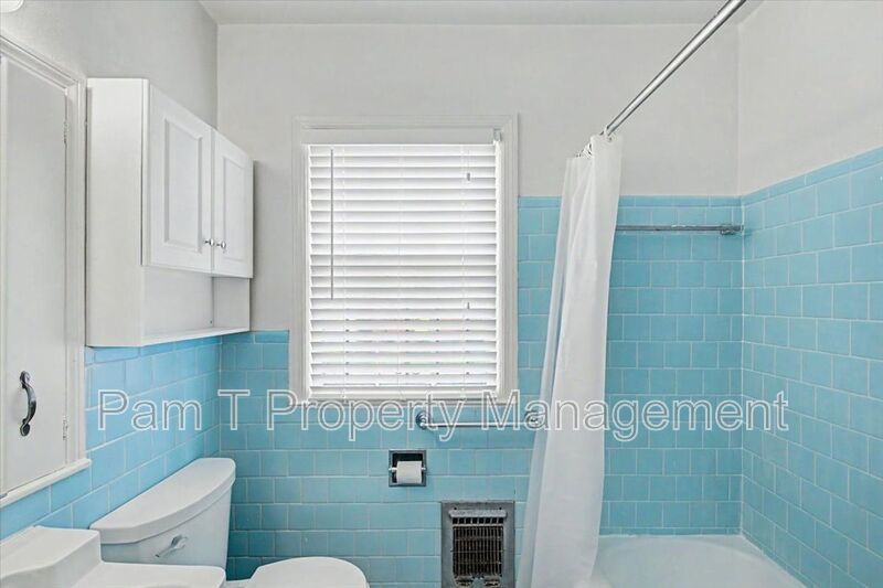 One bedroom by Daffin Park property image