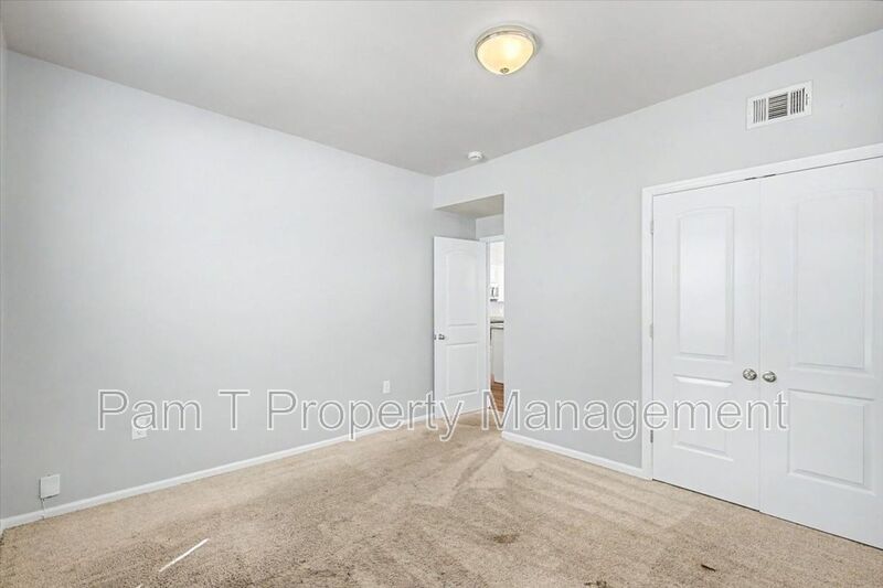4 bedroom downtown apartment property image