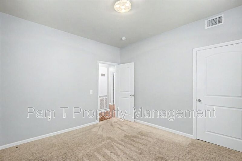 4 bedroom downtown apartment property image