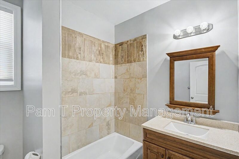 4 bedroom downtown apartment property image