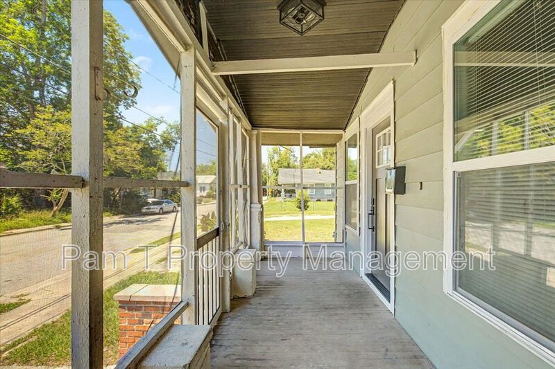 3 bedroom Single Family Home property image