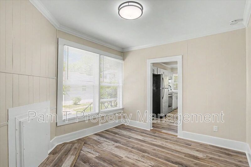 3 bedroom Single Family Home property image