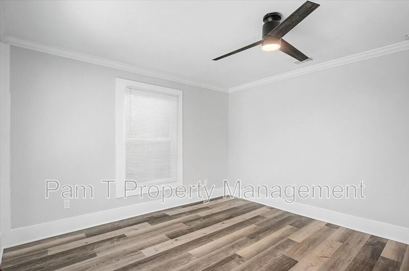 3 bedroom Single Family Home property image